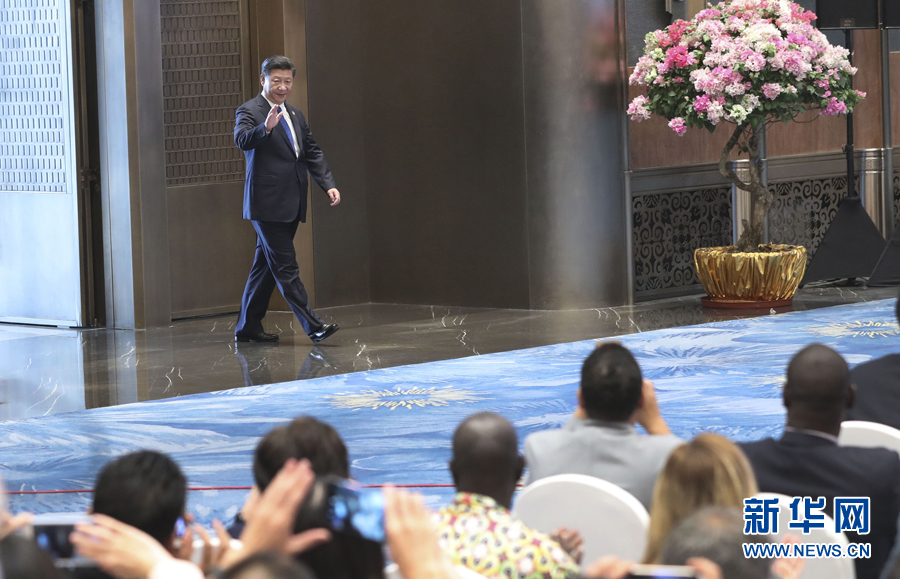 習近平會見中外記者