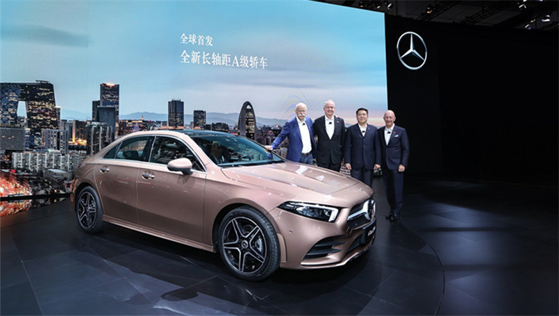 梅賽德斯-奔馳攜全新長(zhǎng)軸距A級(jí)轎車盛裝亮相北京國(guó)際車展