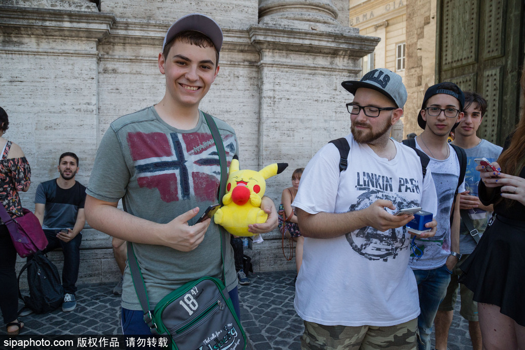 意大利羅馬：Pokemon Go玩家舉行首次集會 皮卡丘萌化人心