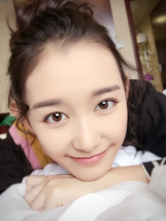不滿20歲國(guó)產(chǎn)女星顏值PK：關(guān)曉彤歐陽娜娜不是最美