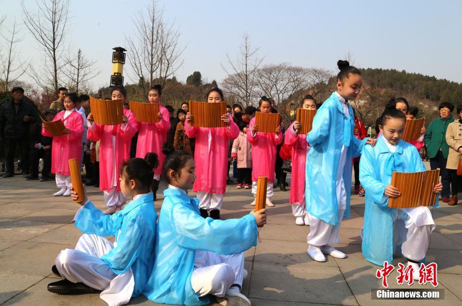 徐州梅花姹紫嫣紅迎春來 古風漢韻穿越秀（組圖）