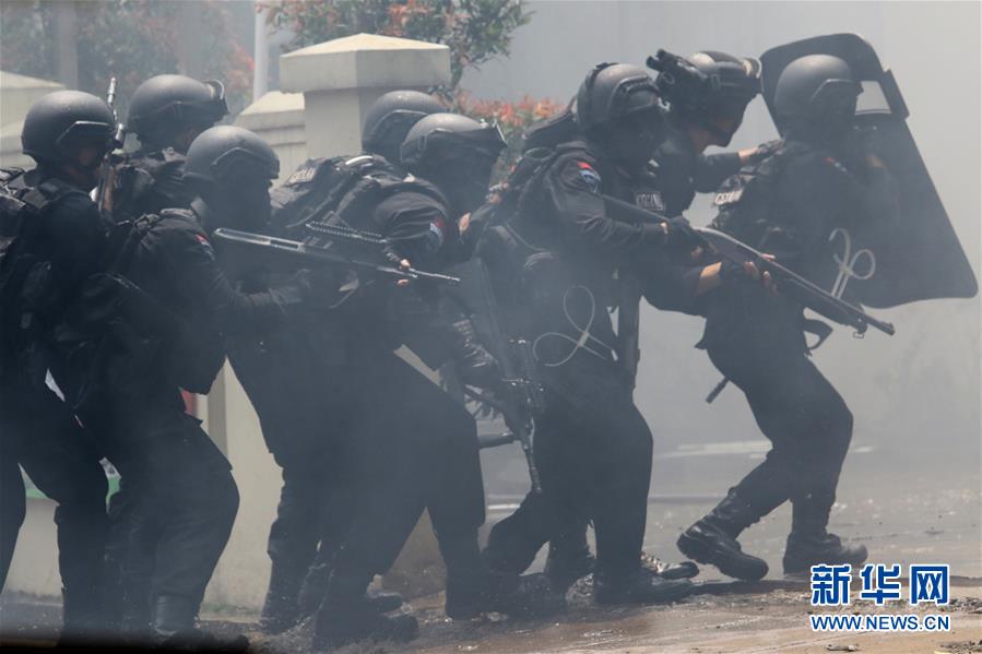 印尼萬隆發(fā)生爆炸 警匪雙方交火現(xiàn)場(chǎng)戒嚴(yán)