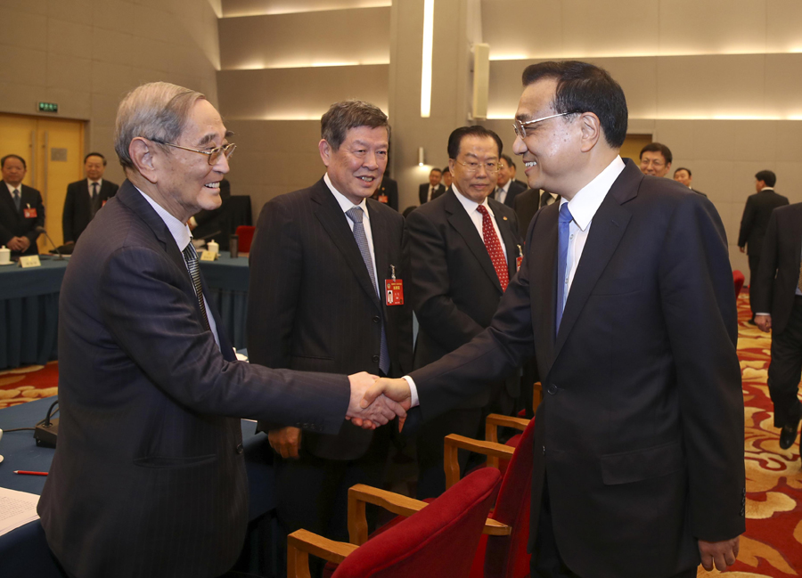 李克強看望經濟、農業(yè)界全國政協(xié)委員并參加聯(lián)組討論