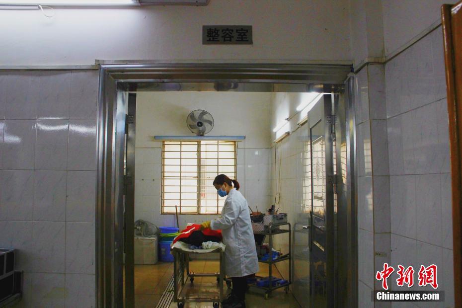探訪廣西90后女遺體化妝師 堅(jiān)守五年護(hù)送逝者最后一程（組圖）