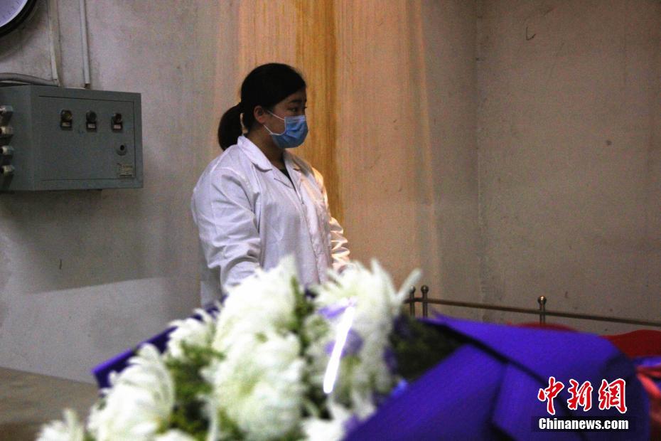 探訪廣西90后女遺體化妝師 堅(jiān)守五年護(hù)送逝者最后一程（組圖）
