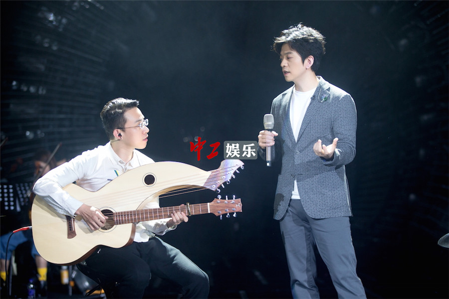 李健走心演繹《十點(diǎn)半的地鐵》 首談對(duì)《歌手》舞臺(tái)的理解