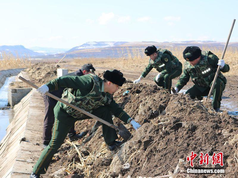 黑龍江一村民整修河道 挖出6枚疑似日偽時期手雷（圖）
