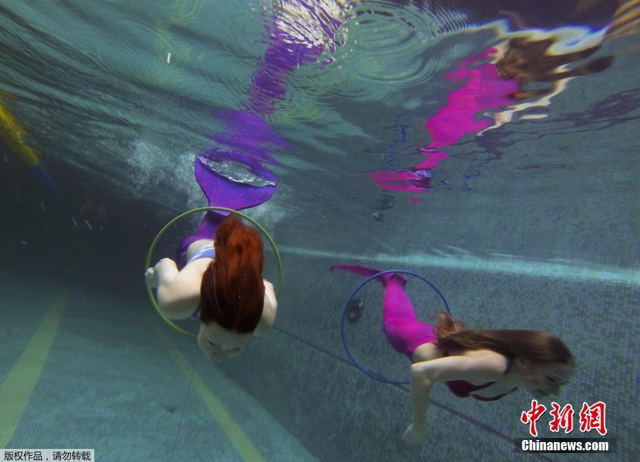 莫斯科開設(shè)美人魚培訓(xùn)學(xué)校 水中展示曼妙身姿