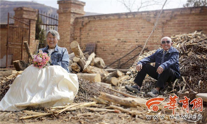 滿滿的都是愛！陜西米脂老夫妻耄耋之年拍婚紗照