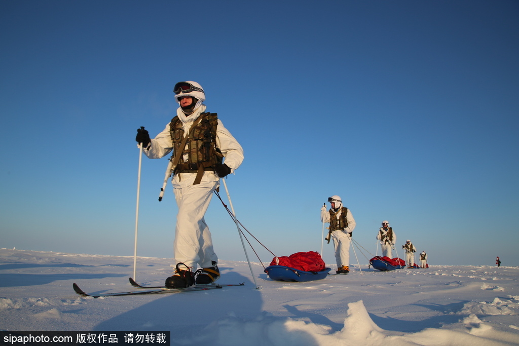 俄探險隊結束北極探險之旅 科考任務完成