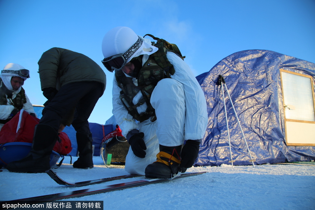 俄探險隊結束北極探險之旅 科考任務完成