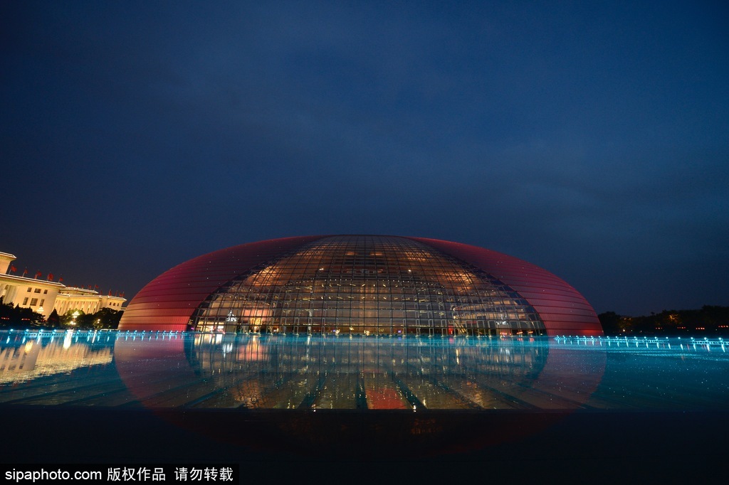 迎“一帶一路”高峰論壇 北京國家大劇院景光照明璀璨奪目