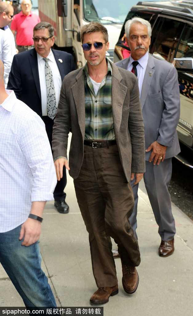 愛上復(fù)古風(fēng)？布拉德·皮特示范懷舊風(fēng)穿搭