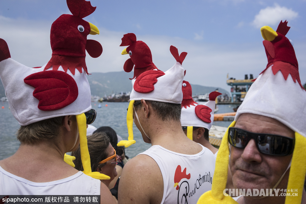 香港端午節賽龍舟活動 雞年流行頭戴“小雞”