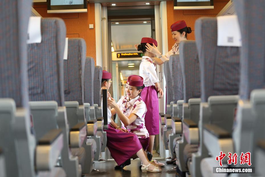 六一兒童節“迷你”列車長的動車之旅