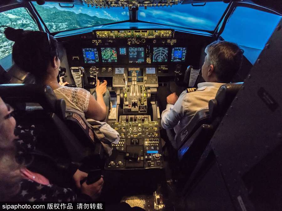 飛行恐懼癥患者福利 法國推出針對(duì)治療坐駕駛艙體驗(yàn)安全性