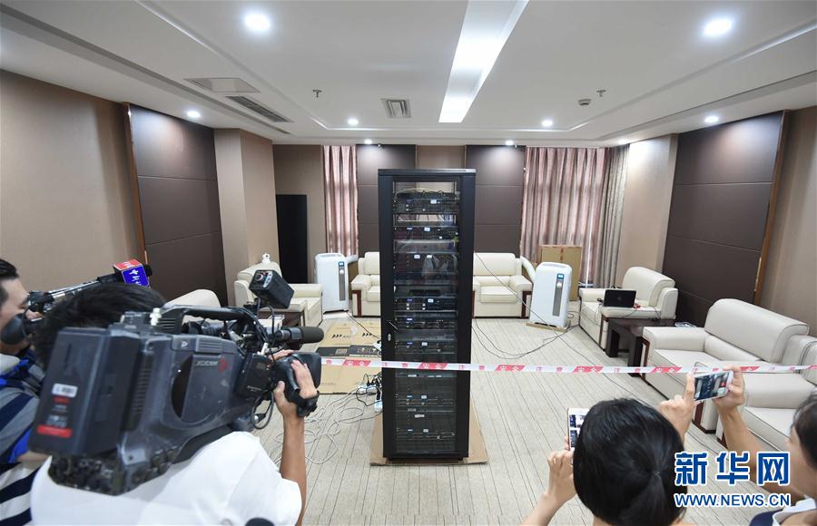 成都人工智能機器人挑戰今年高考數學