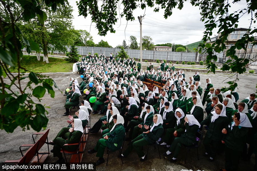 不輸超模！俄羅斯女子監(jiān)獄舉行時裝秀