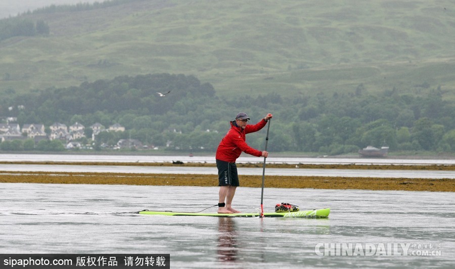 生活真是愜意！英國(guó)一男子每天劃船上班