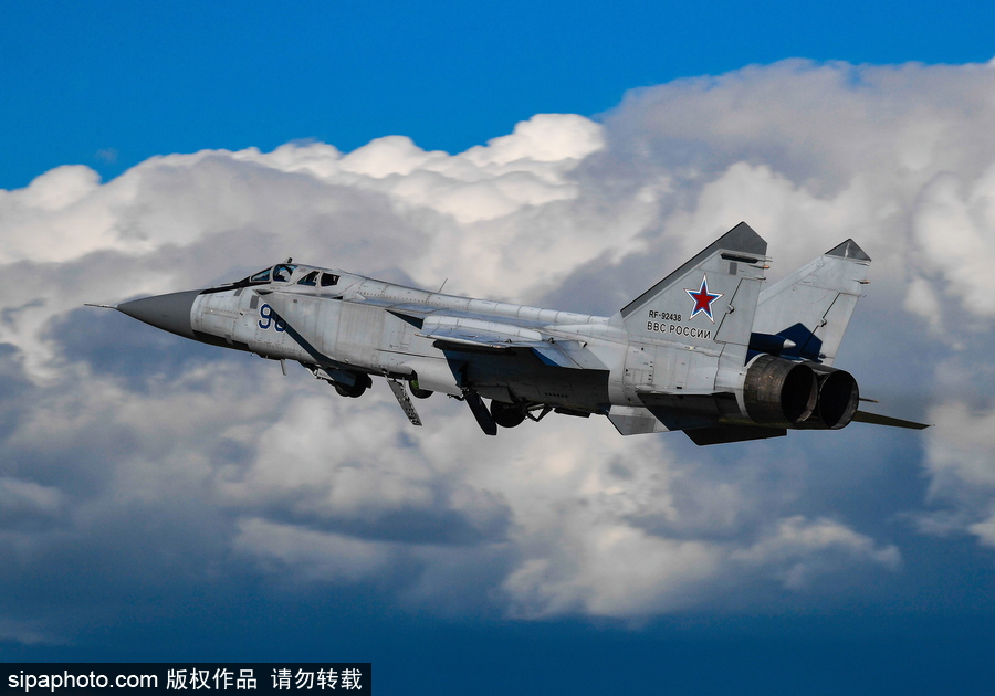 沖上云霄 俄羅斯戰機航空團訓練大片既視感