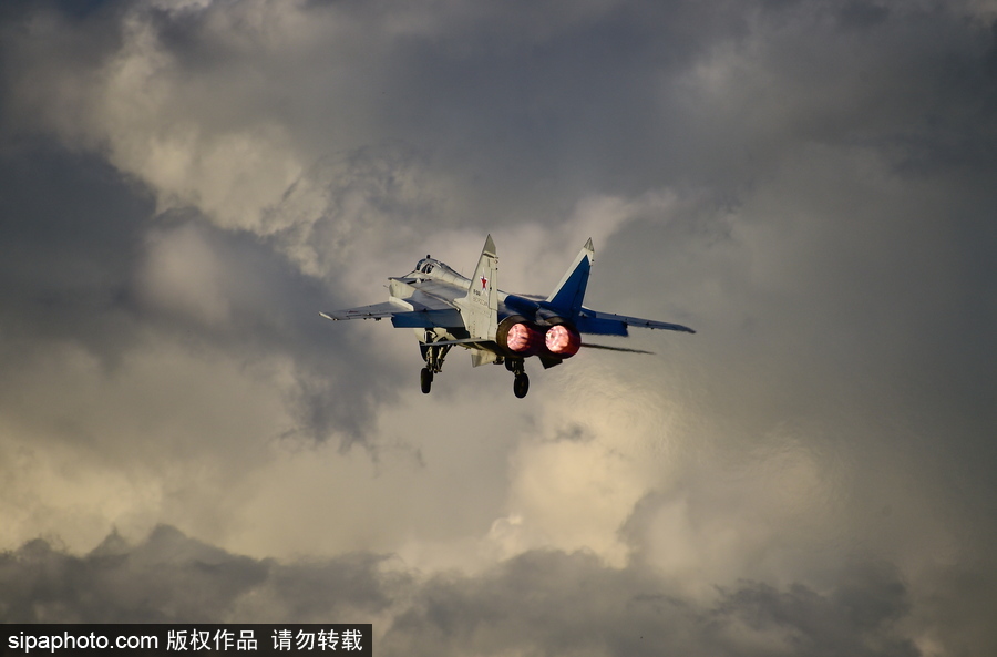 沖上云霄 俄羅斯戰機航空團訓練大片既視感