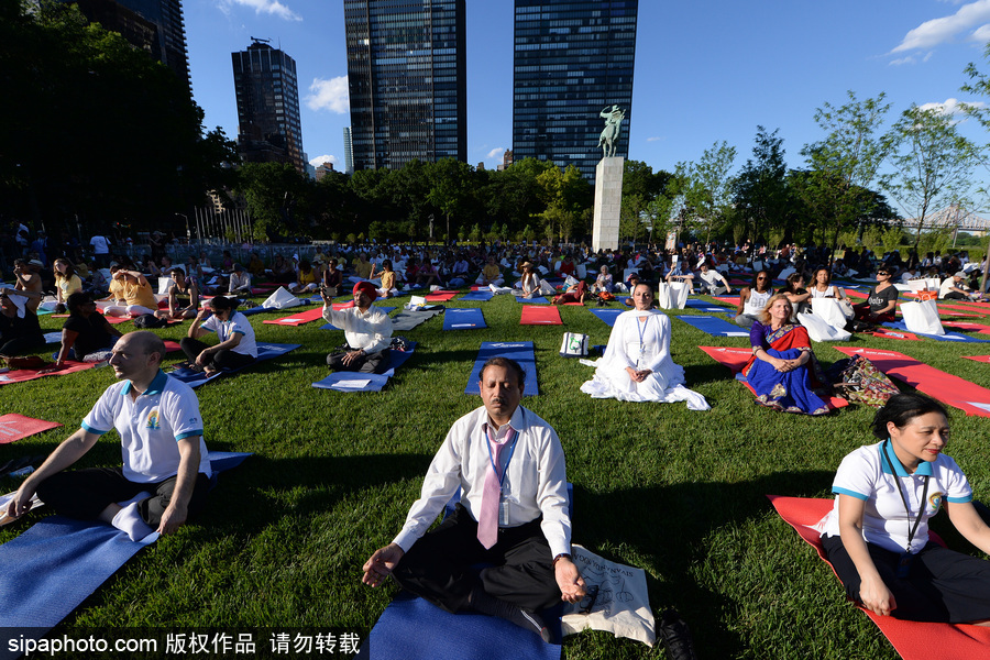 聯合國總部慶祝“國際瑜伽日” 聚集千名愛好者參加瑜伽課程