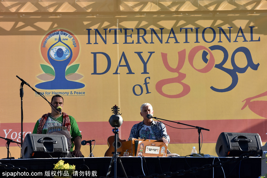 聯合國總部慶祝“國際瑜伽日” 聚集千名愛好者參加瑜伽課程