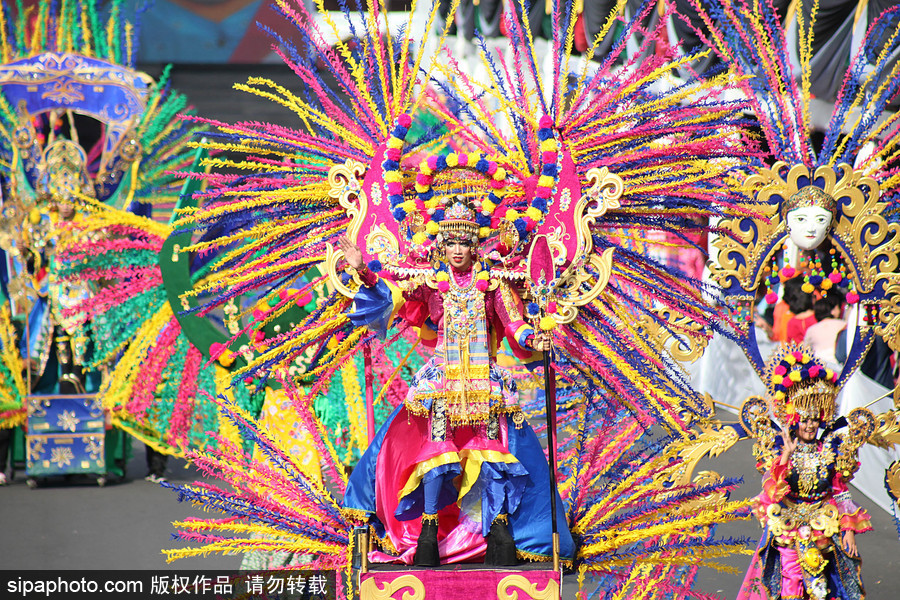 超絢麗多彩 印尼吉勃街頭狂歡節精彩上演
