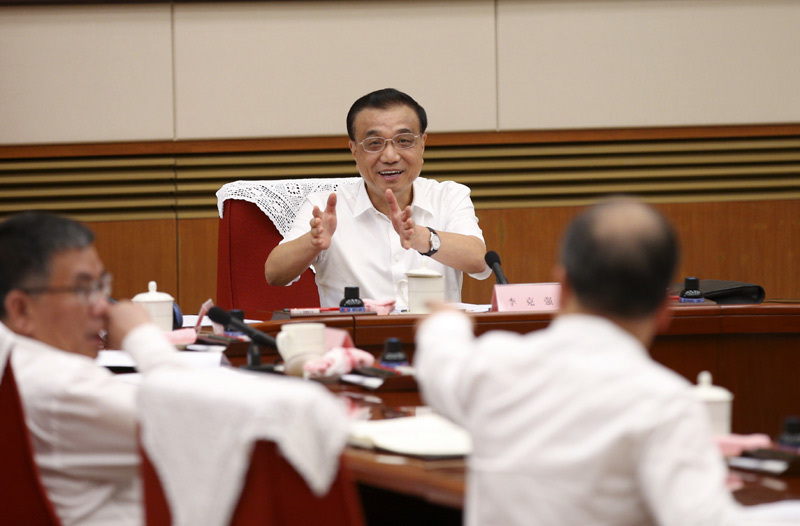 李克強主持召開推動制造強國建設、持續推進經濟結構轉型升級座談會