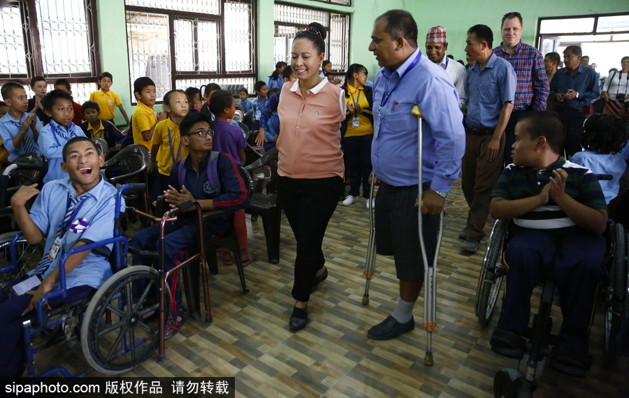 世界上首位獲得執照的無臂女飛行員 訪問尼泊爾鼓勵殘疾人