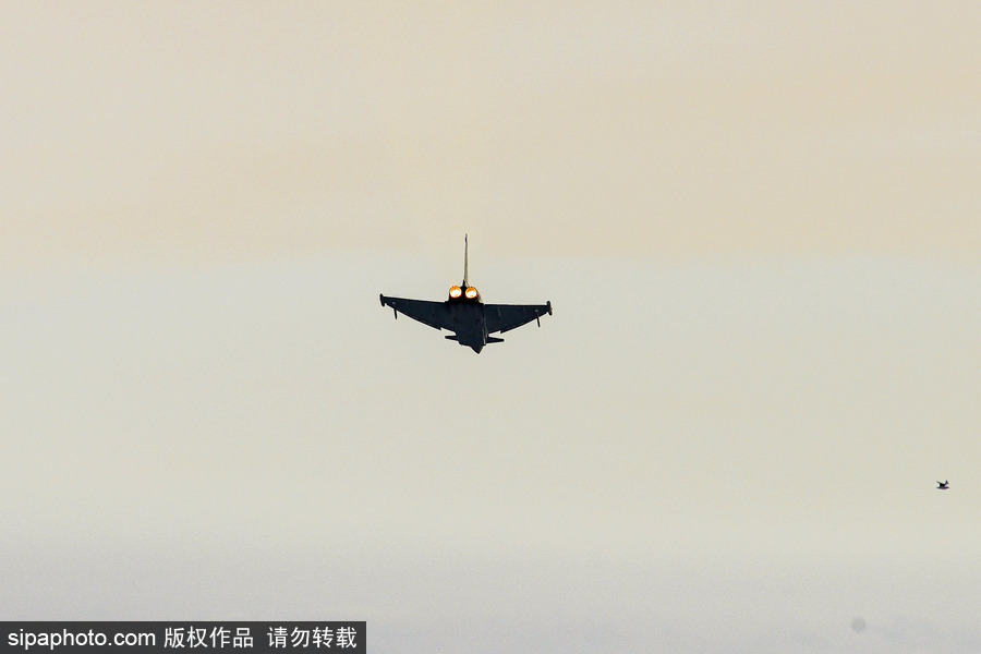 意大利飛行表演空軍戰(zhàn)斗機墜海 飛行員遇難