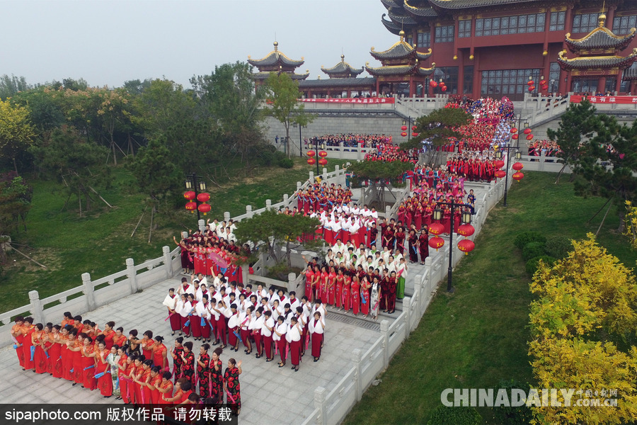 山東濱州：驚艷重陽節 千名中老年旗袍愛好者走秀
