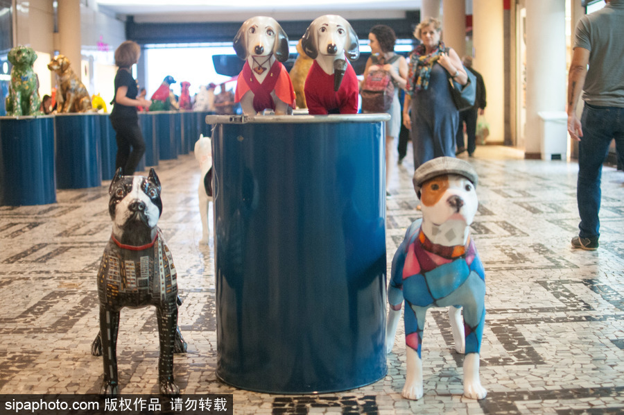 巴西圣保羅舉行狗狗雕塑展 色彩繽紛呆萌可愛