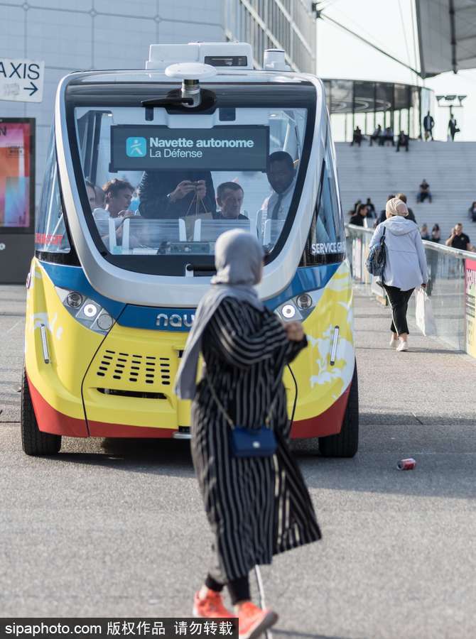 無人駕駛小公交車成巴黎街頭風景