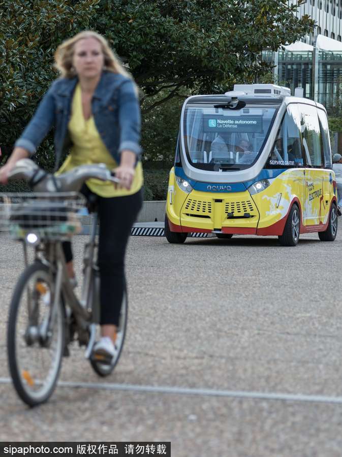 無人駕駛小公交車成巴黎街頭風景