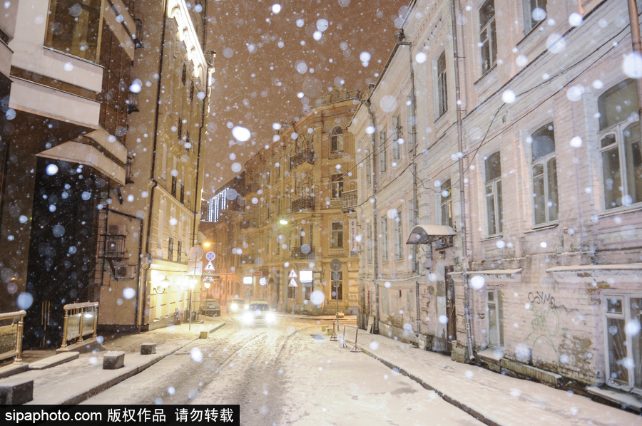 烏克蘭深冬大雪飄零 似童話世界