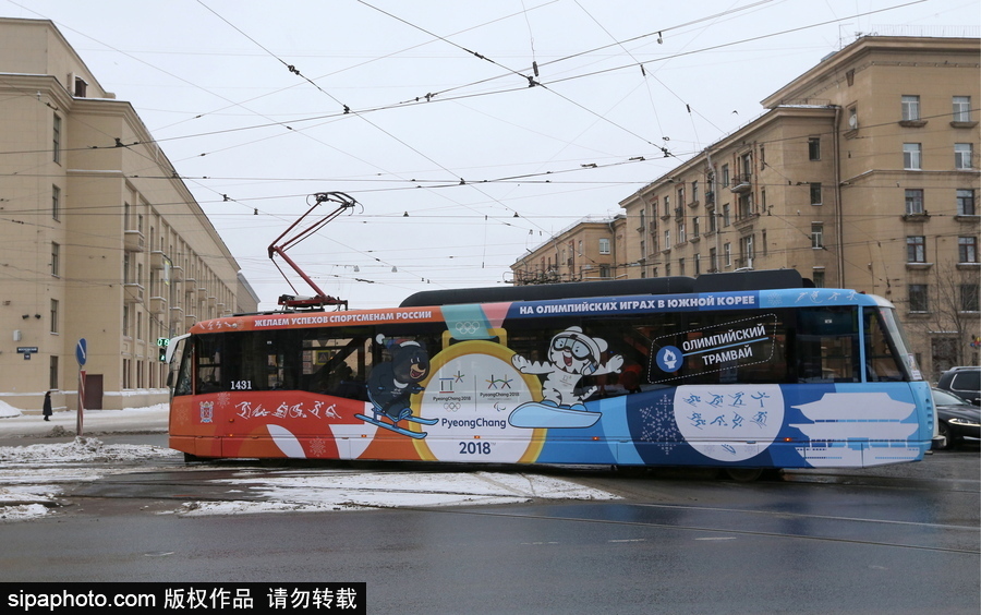2018平昌冬奧會主題公交車現身圣彼得堡街頭十分矚目