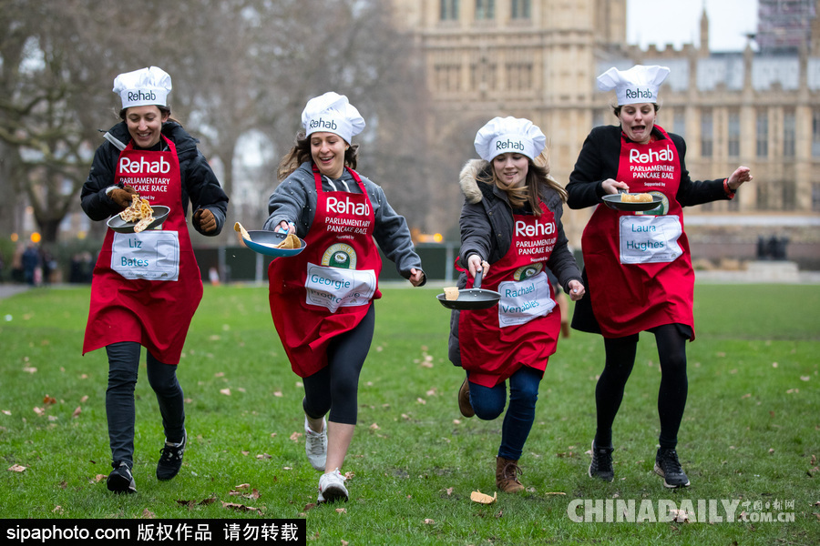 “煎餅俠”？英國舉行趣味煎餅跑