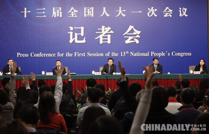 財(cái)政部部長(zhǎng)肖捷等就“財(cái)稅改革和財(cái)政工作”答記者問(wèn)