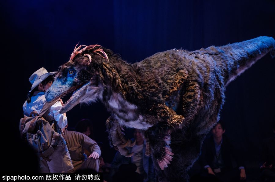 再現(xiàn)侏羅紀(jì)風(fēng)云 日本東京“恐龍”現(xiàn)場(chǎng)表演場(chǎng)景震撼