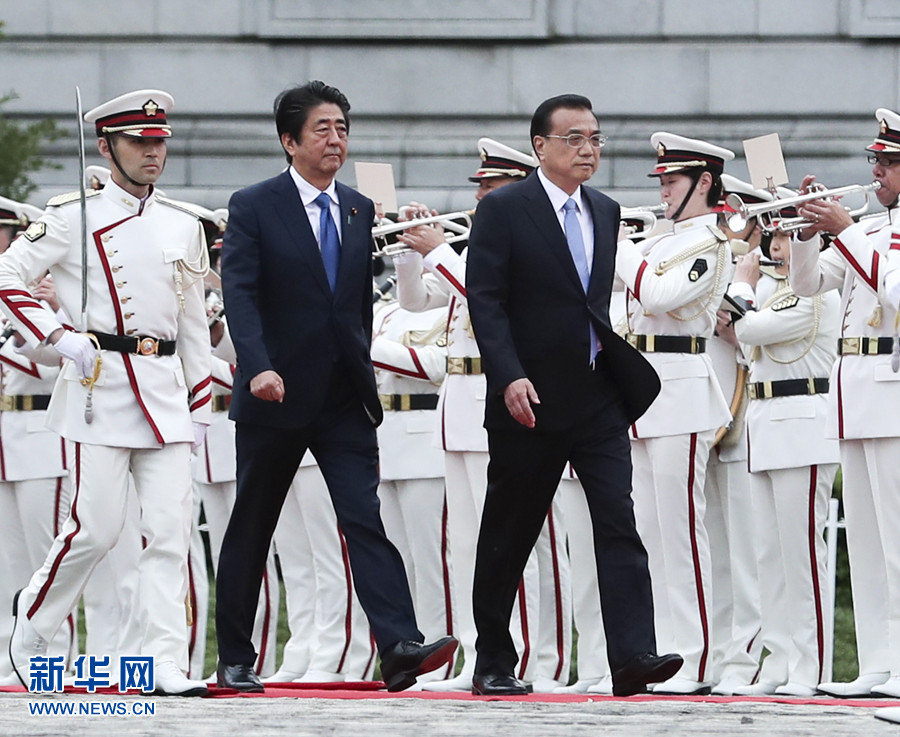 李克強同日本首相安倍晉三舉行會談時強調 努力實現中日關系長期健康穩定發展