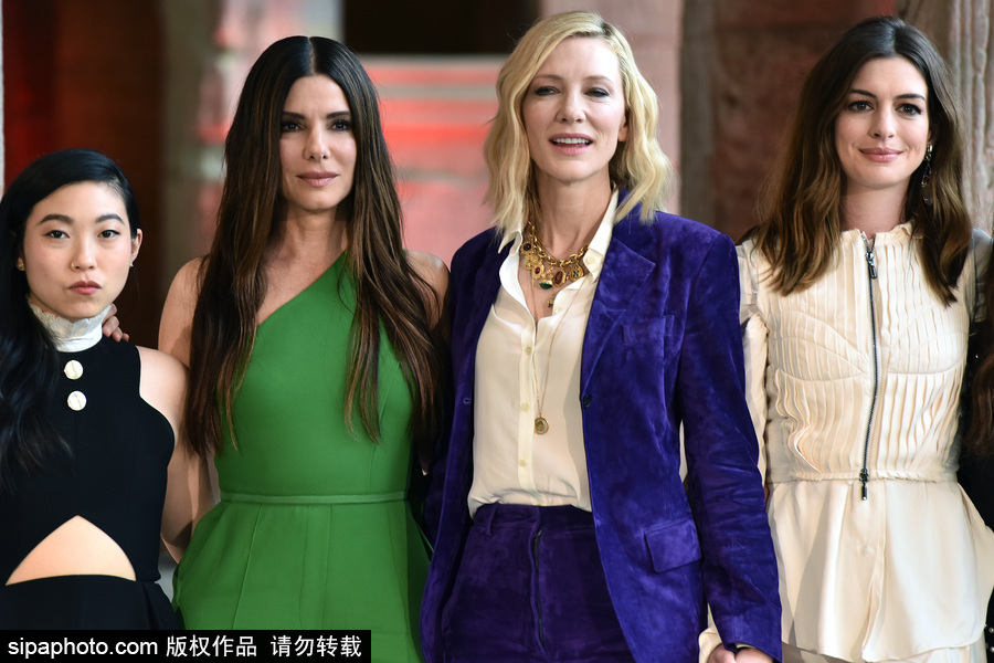 女王扎堆！布蘭切特、安妮·海瑟薇、桑德拉·布洛克現(xiàn)身新片發(fā)布會