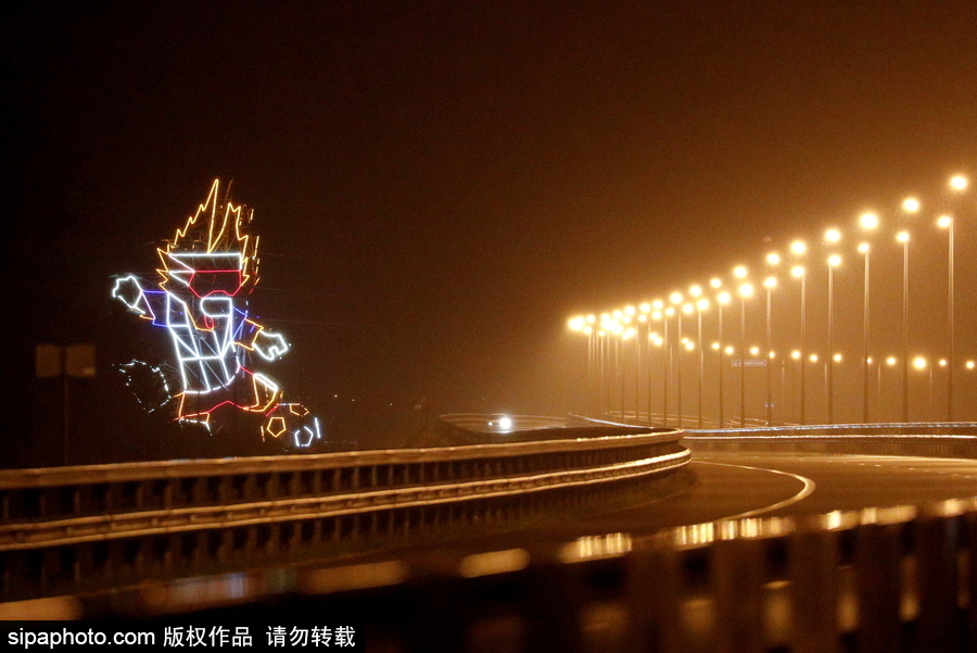 要不要這么萌！俄羅斯路邊一電力塔變身世界杯吉祥物