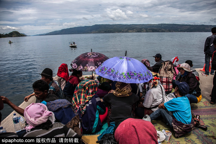 印尼一超載客船沉沒 超百人下落不明