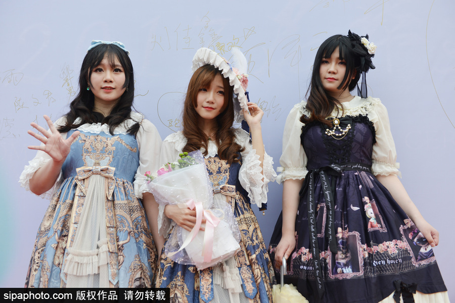 青春不過(guò)幾次畢業(yè)照 盤點(diǎn)畢業(yè)季“大型cos現(xiàn)場(chǎng)”