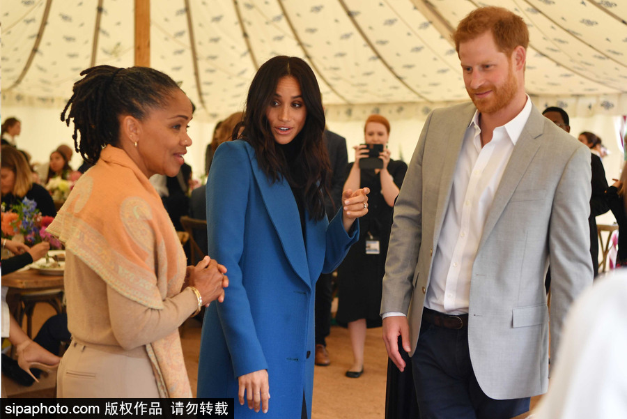 英國哈里王子夫婦出席烹飪書籍出版儀式 梅根王妃親自嘗試展現廚藝