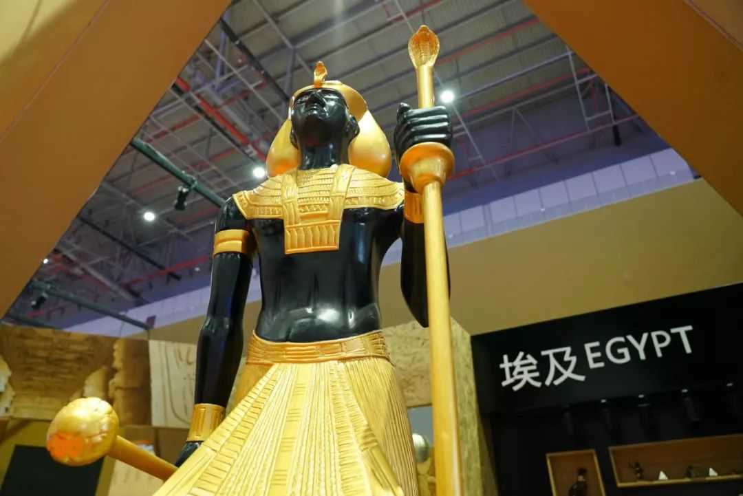 時(shí)政新聞眼｜開(kāi)幕式結(jié)束后，習(xí)近平“巡館”看了些什么？