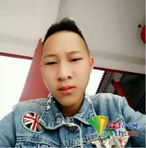 男子上傳自拍全國(guó)爆笑 網(wǎng)友稱“擊敗全國(guó)腦型”[組圖]