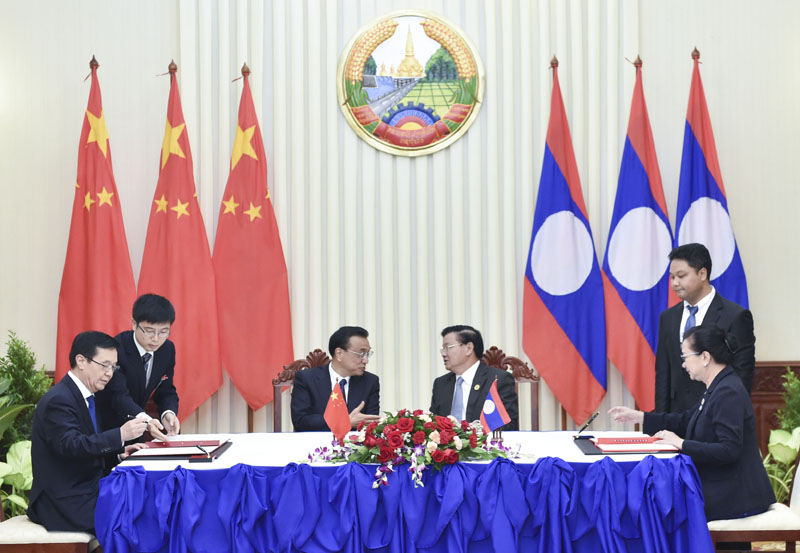 中老總理共同見證兩國簽署20項合作協議